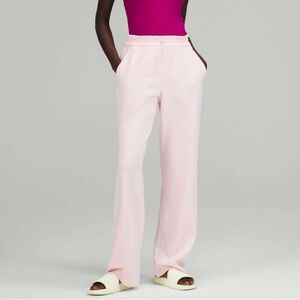 Lululemon Softstreme High-Rise Pant
Strawberry Milkshake